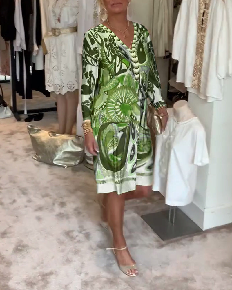 Ella | Casual V-neck dress with a retro print